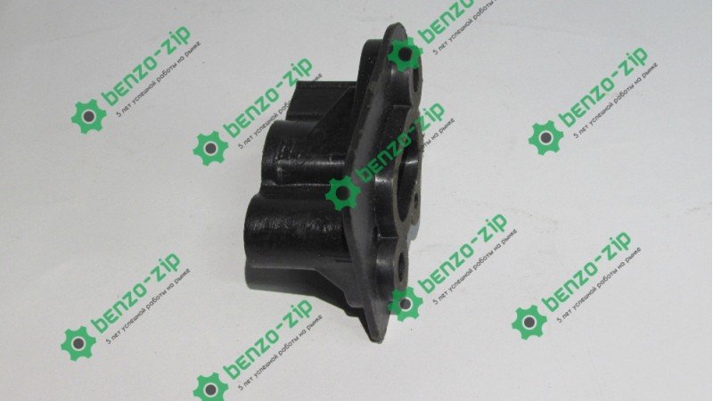 Переходник карбюратора косы (маленькое отверстие) Переходник карбюратора косы (маленькое отверстие)