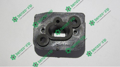 Переходник карбюратора косы (маленькое отверстие) Переходник карбюратора косы (маленькое отверстие)